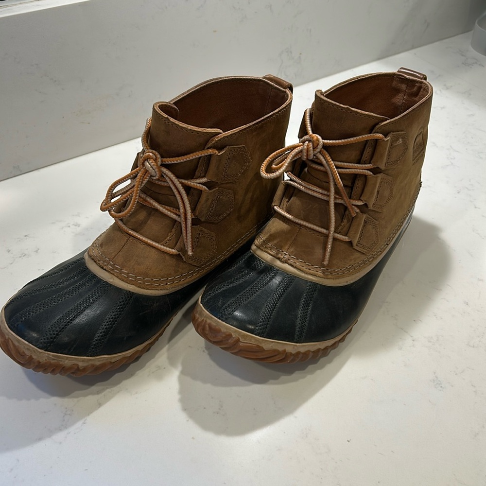 Sorel Out & About Booties 9.5